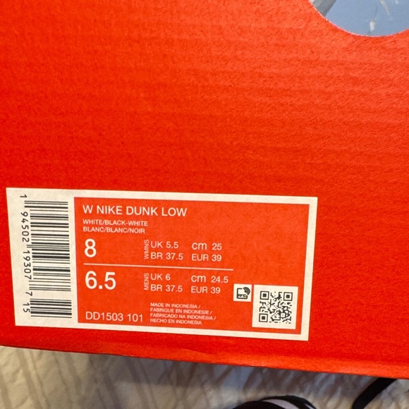 Women’s Nike Dunk Low - Picture 6 of 6